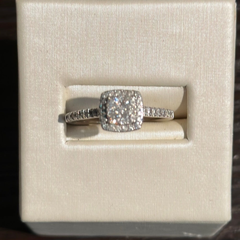 10k diamond gold ring almost a size 8